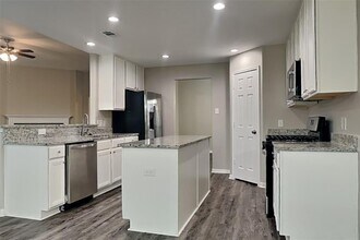 9915 Tulip St in Conroe, TX - Building Photo - Building Photo