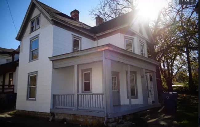 106 W Hickman St