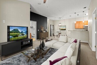 7043 Deer Lodge Cir, Unit 110 in Jacksonville, FL - Building Photo - Building Photo