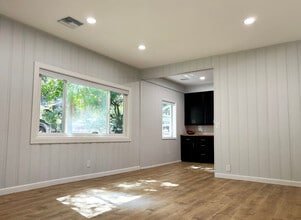 9739 Pinewood Ave in Tujunga, CA - Building Photo - Building Photo