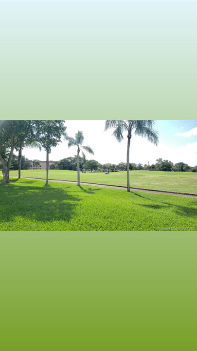 6760 N Pine Island Rd in Tamarac, FL - Building Photo