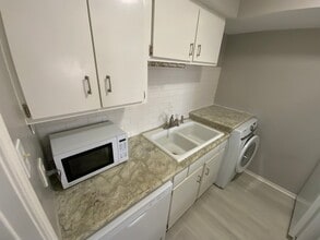 6402 Del Monte Dr in Houston, TX - Building Photo - Building Photo