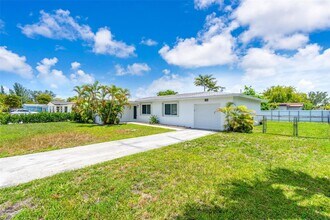 13392 SW 66th Terrace in Miami, FL - Building Photo - Building Photo