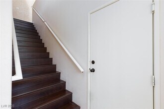 7185 S Durango Dr in Las Vegas, NV - Building Photo - Building Photo