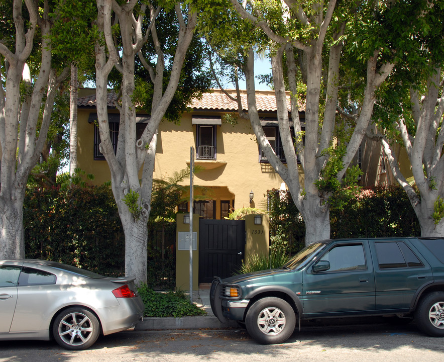 1031 N Croft Ave in West Hollywood, CA - Building Photo