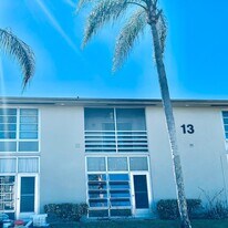 13 Lake Vista Trail, Unit 205 in Port St. Lucie, FL - Building Photo