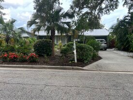 2216 Hibiscus St, Unit 2216 in Sarasota, FL - Building Photo