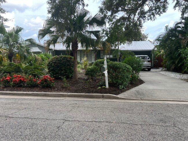 2216 Hibiscus St, Unit 2216