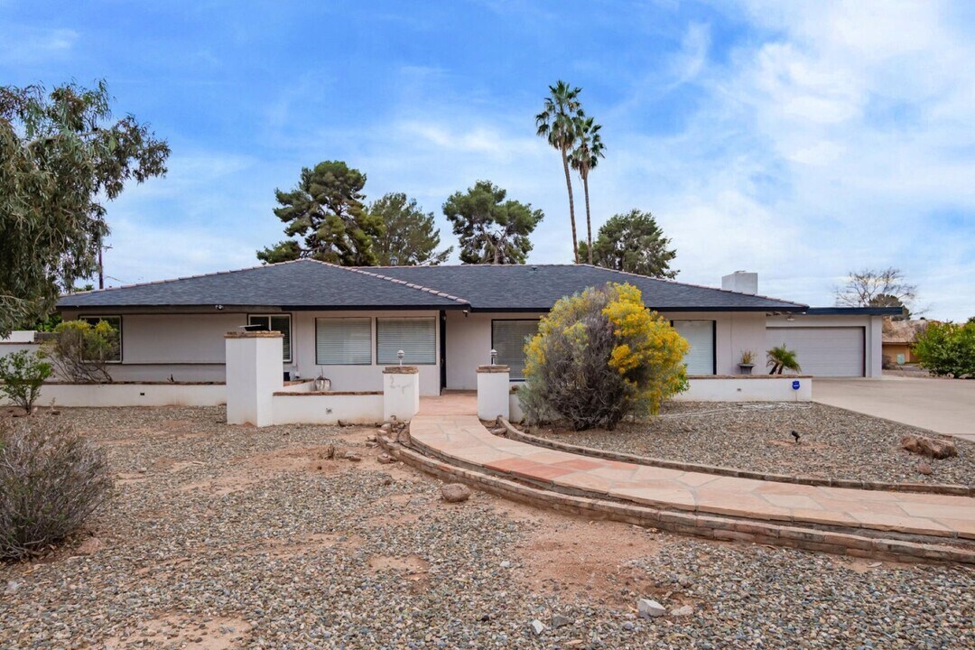 5401 E Exeter Blvd in Phoenix, AZ - Building Photo