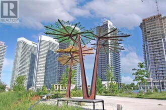 27 McMahon Dr in Toronto, ON - Building Photo - Building Photo