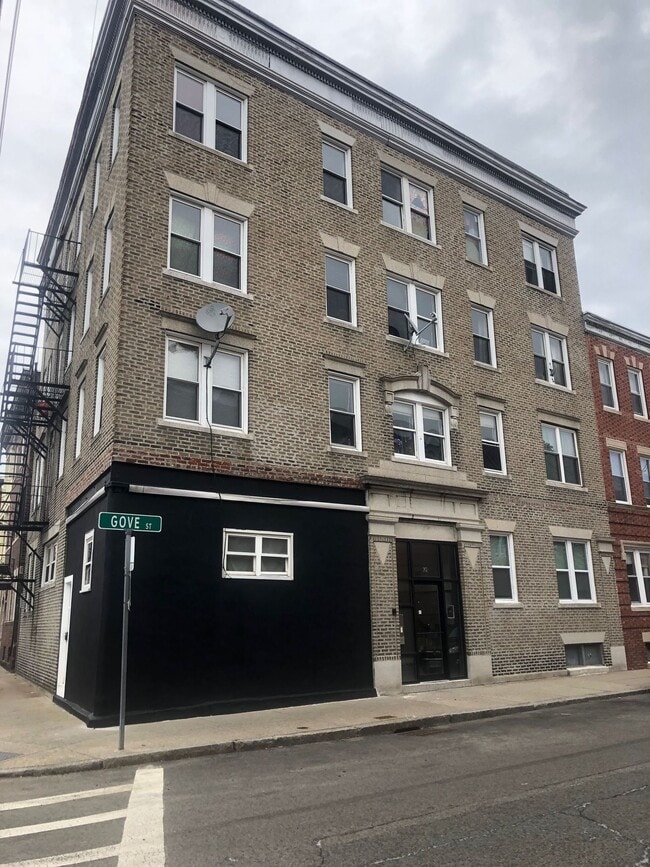 142 Gove St in East Boston, MA - Foto de edificio - Building Photo