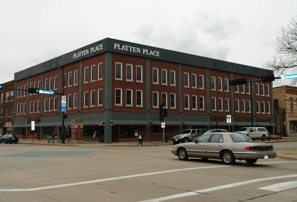 Platten Place Apartments in Green Bay, WI - Building Photo