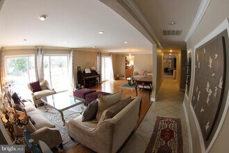 1542 Crowell Rd in Vienna, VA - Building Photo - Building Photo