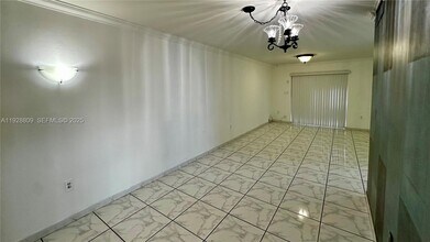 7825 NE Bayshore Ct in Miami, FL - Foto de edificio - Building Photo