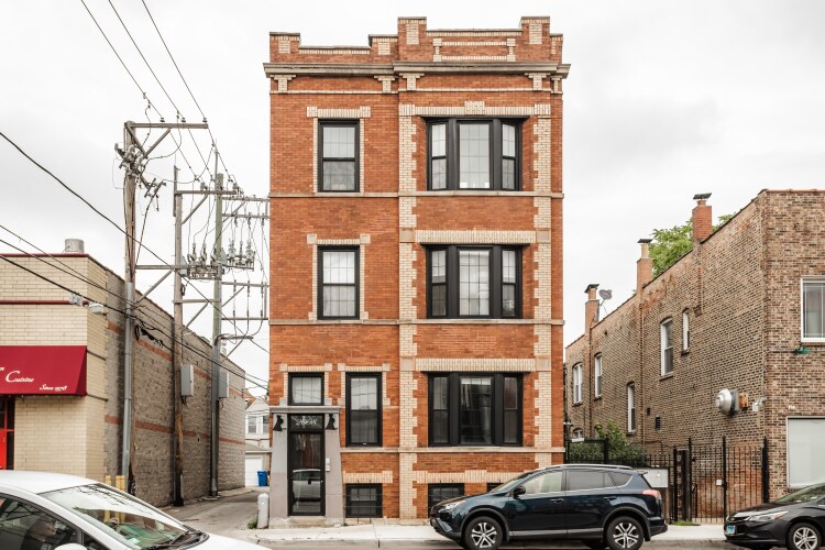 2008 W Armitage Ave in Chicago, IL - Building Photo