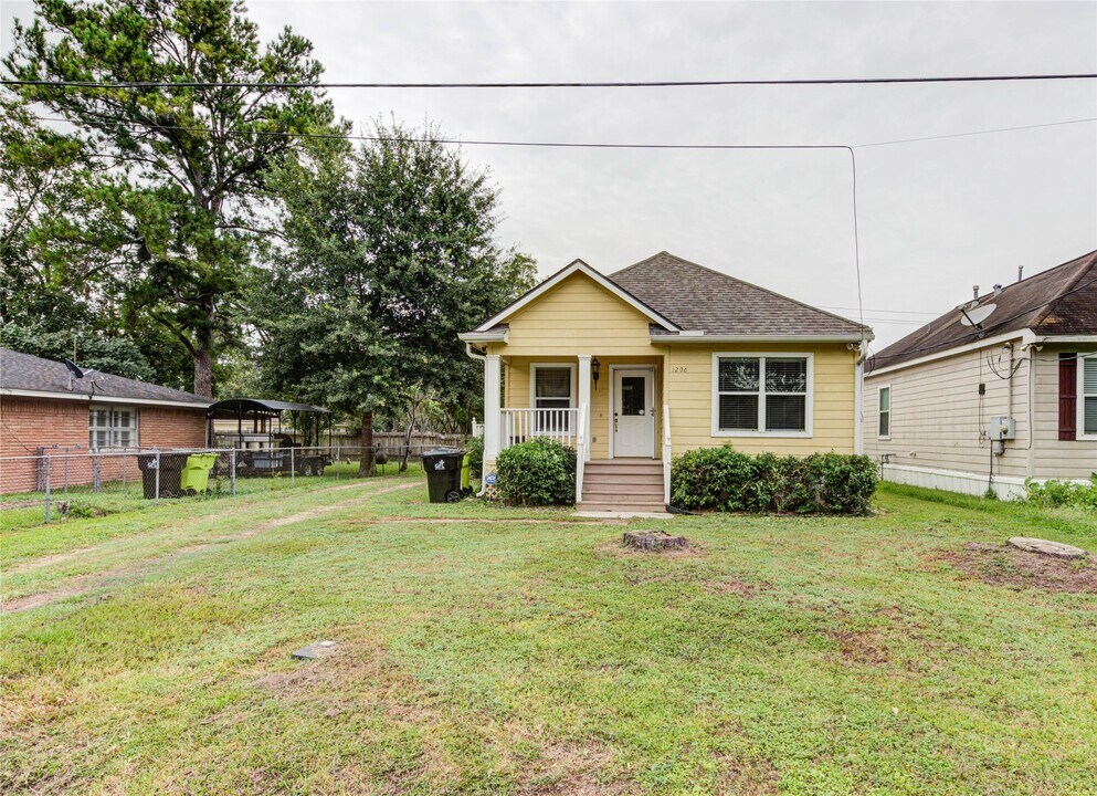 1206 Grunwald Heights Blvd in Rosenberg, TX - Building Photo