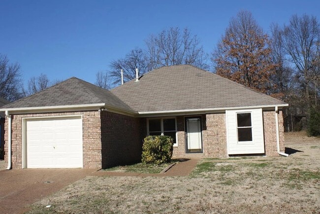 2717 Bay Pointe Cir N