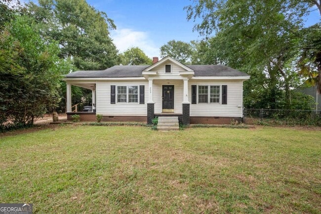 209 N Lee St in Lagrange, GA - Foto de edificio - Building Photo