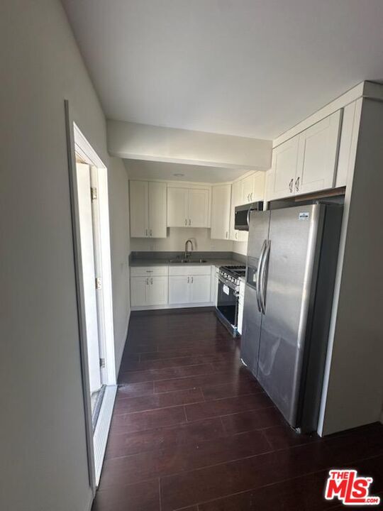 10961 Roscoe Blvd in Los Angeles, CA - Building Photo - Building Photo