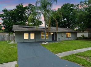 4906 Presidential St in Seffner, FL - Foto de edificio - Building Photo