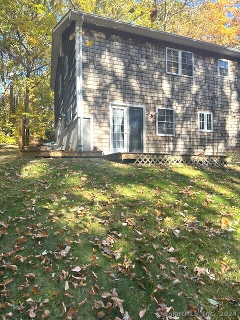 15 Indian Hill Ln in Newtown, CT - Building Photo