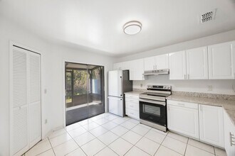 5100 Burchette Rd in Tampa, FL - Building Photo - Building Photo