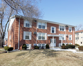 1062 S York Rd in Bensenville, IL - Foto de edificio - Building Photo