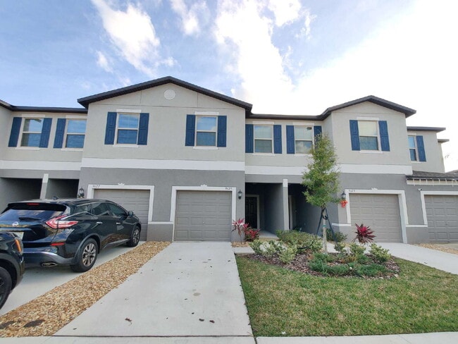 9625 Pembrooke Pines Dr in Sun City Center, FL - Building Photo - Building Photo