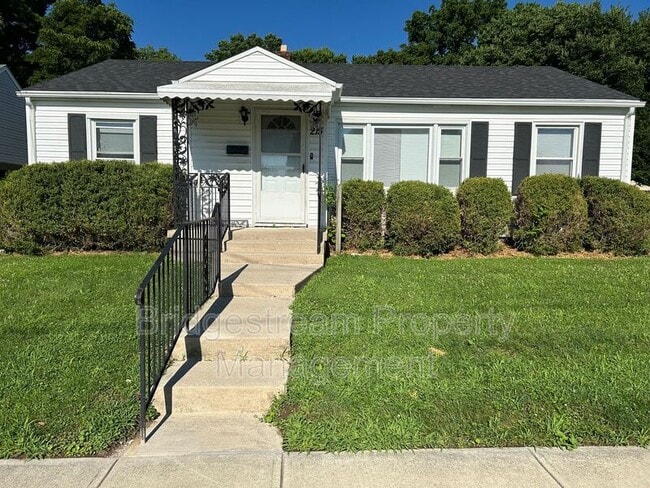property at 215 N Walnut St
