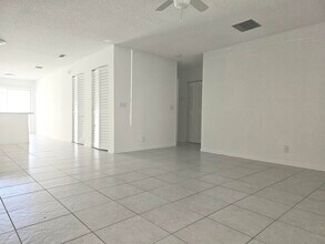 4635 Orleans A Ct in West Palm Beach, FL - Building Photo - Building Photo