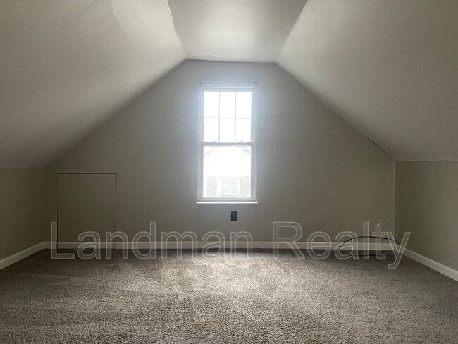 323 Idlewood Rd in Pittsburgh, PA - Foto de edificio - Building Photo