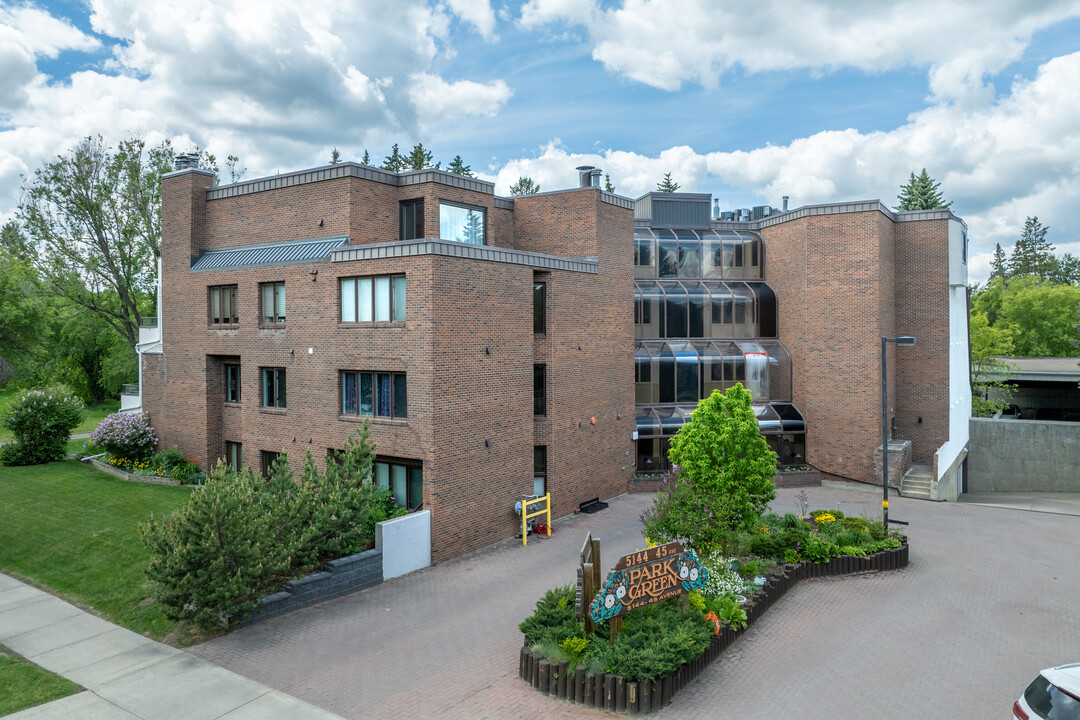 Park Green in Red Deer, AB - Building Photo