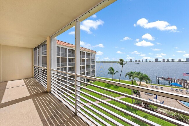105 Paradise Harbour Blvd in North Palm Beach, FL - Building Photo - Building Photo