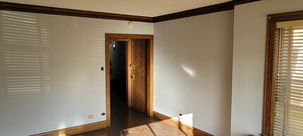 5228 W Hutchinson St, Unit 2 in Chicago, IL - Building Photo - Building Photo