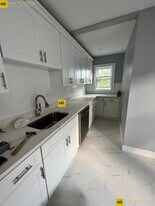 10 Lawrence St, Unit 1 in Watertown, MA - Building Photo