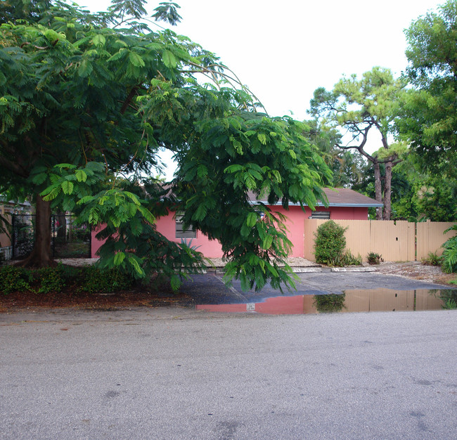 645 NE 5th Ave in Fort Lauderdale, FL - Building Photo - Building Photo