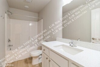 284 Caspian Ct in Waukee, IA - Building Photo - Building Photo