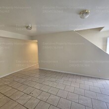 5713 Castlegate Ln in Bakersfield, CA - Building Photo - Building Photo