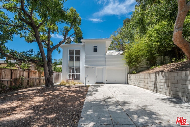 1909 Normandie Ave in Los Angeles, CA - Building Photo - Building Photo