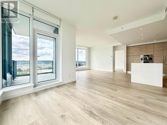 660-1660 Quayside Dr in New Westminster, BC - Building Photo - Building Photo