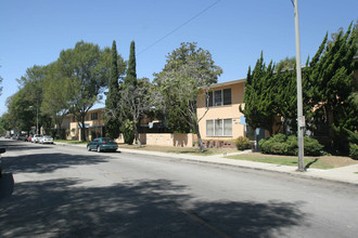 Park Estates Plaza Apartments in Long Beach, CA - Building Photo - Building Photo