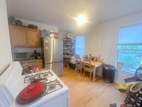10 Rogers Ave, Unit 2 in Somerville, MA - Building Photo - Building Photo