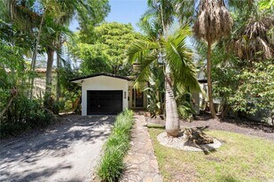 5520 San Vicente St in Coral Gables, FL - Building Photo
