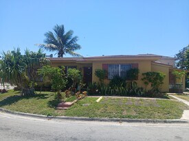 1702 NW 3rd St in Miami, FL - Building Photo