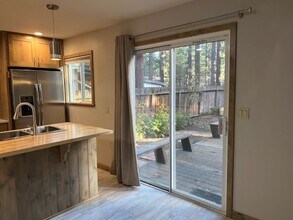 844 Los Angeles Ave in South Lake Tahoe, CA - Building Photo - Building Photo