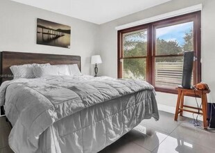 19905 SW 135th Ave in Miami, FL - Building Photo - Building Photo