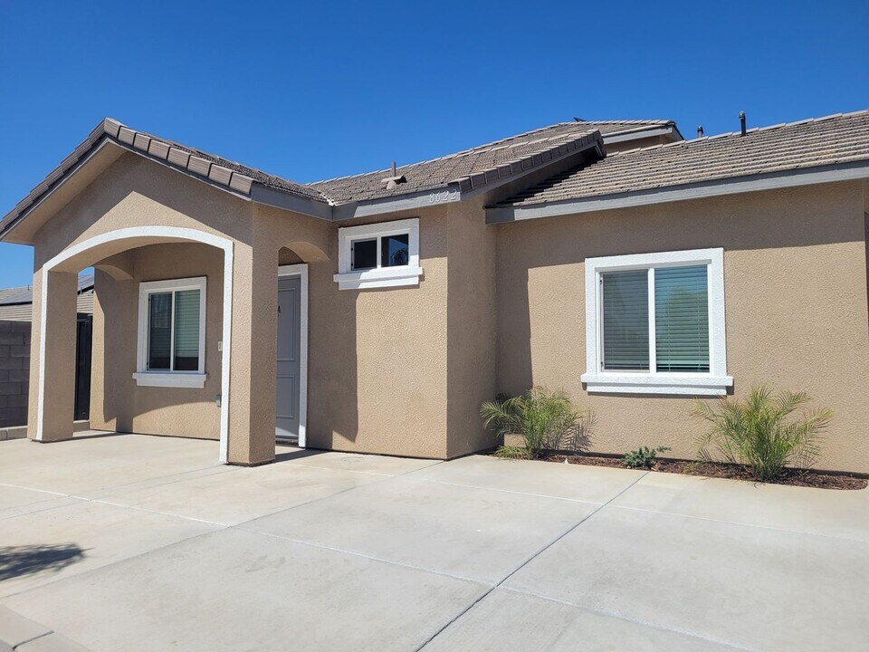 8622 Grandy St in Bakersfield, CA - Building Photo