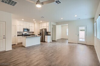 364 Canary Song Dr in Henderson, NV - Building Photo - Building Photo