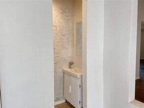 12115 Segrest Dr in Houston, TX - Foto de edificio - Building Photo