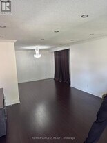 3043 Coral Dr in Mississauga, ON - Building Photo